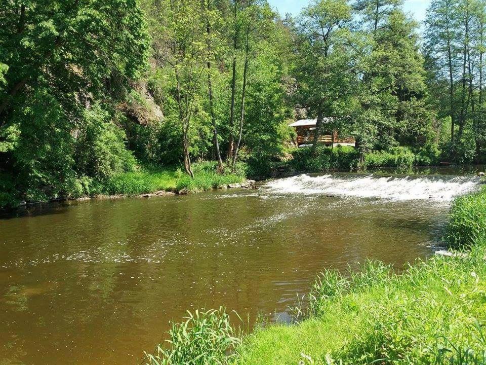 Kratochviluv Mlyn Hotel Cervena Lhota  Bagian luar foto